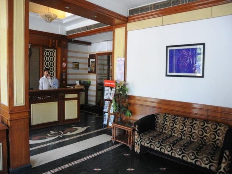 ホテル Parth Residency アーメダバード エクステリア 写真